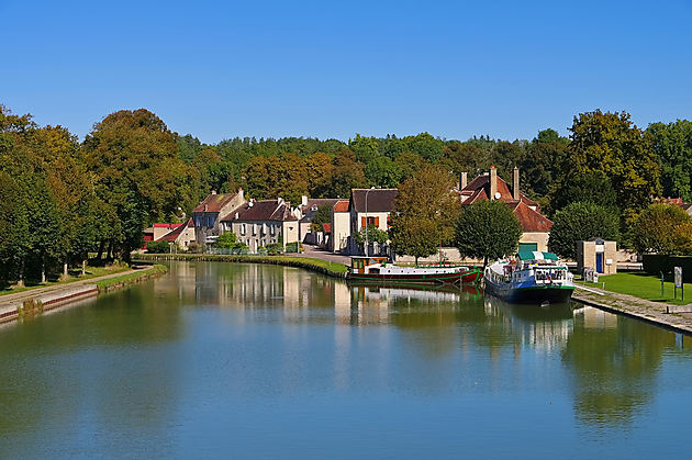 Tanlay-Haliotis-Vue pont du canal